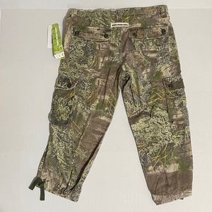Cabela's Realtree Girl Camo Capris - Size 12